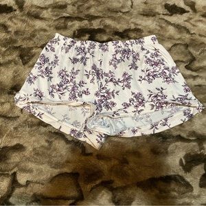 Nine West Women's Floral White Shorts Size L/G